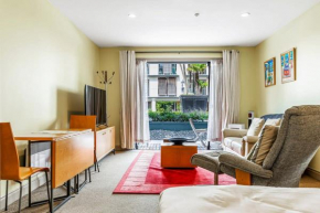 Spacious Viaduct studio + free parking